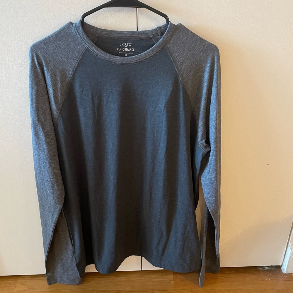NWOT Mens Medium J CREW PERFORMANCE Long Sleeve T-Shirt / 2 shades of gr…